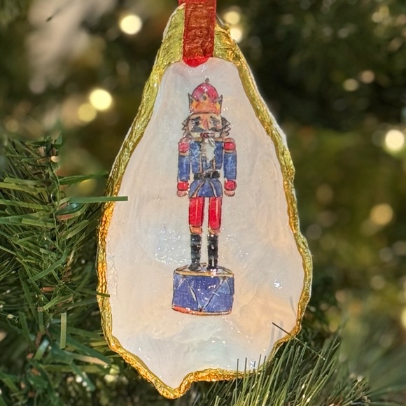 Hand Crafted Other - Gigantic nutcracker oyster shell ornament wine bottle decor Hand Crafted White